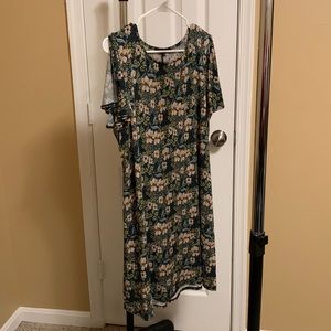 Floral dress with flyaway short sleeves